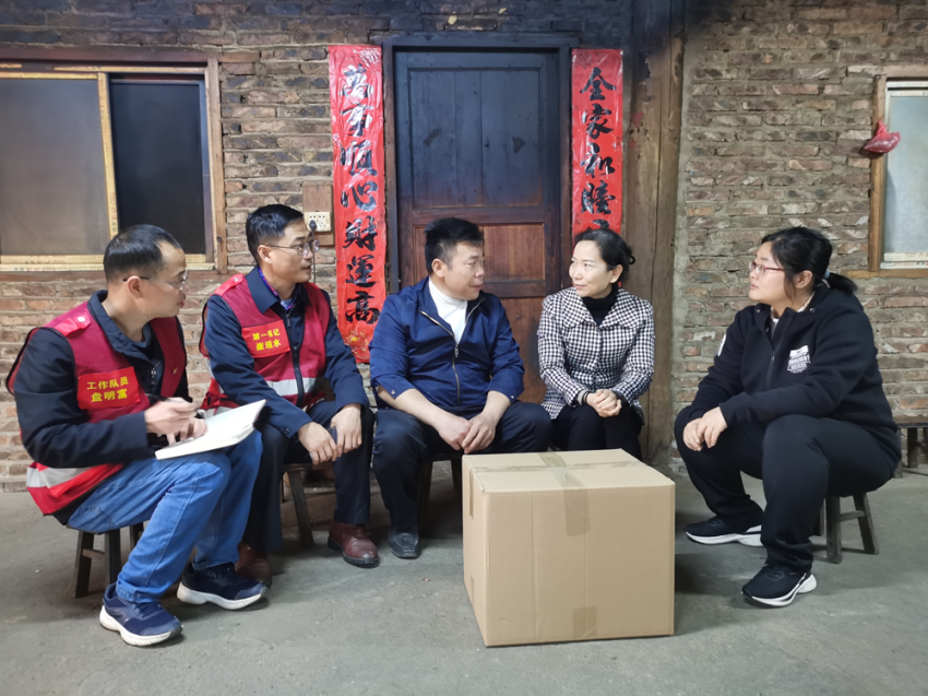 柳州市建设工程质量安全管理中心到三江县八江镇归令村开展第一季度定点帮扶工作
